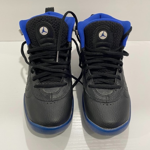 Athletic_Shoes